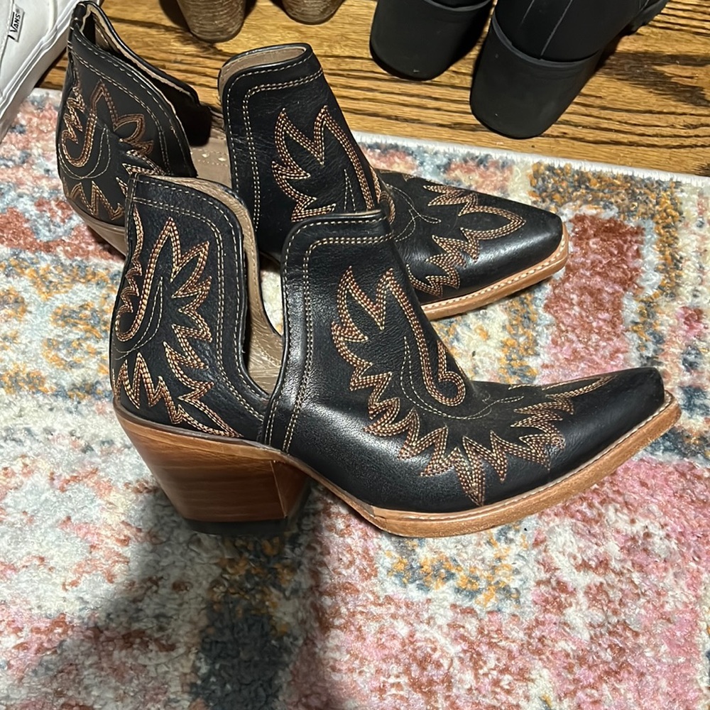Ariat Dixon